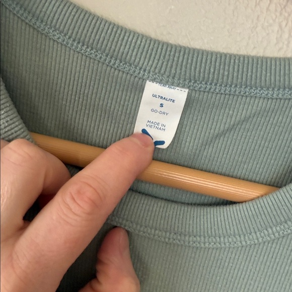 Old Navy Ultra Lite Go Dry Green Women's Top small - Picture 2 of 4